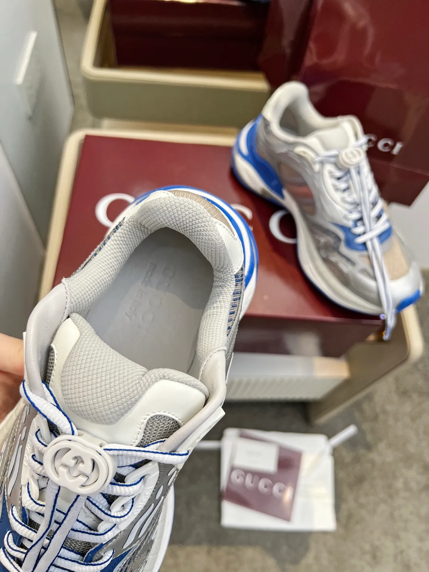 [G Home] P: 900💰 Only men’s models, Size::39-46, (46 customized) 2025Gucci couple series 2.0 sports shoes are made with heavy investment❤️‍🔥❤️‍🔥❤️‍🔥Renewed interpretation of the brand's iconic striped webbing elements😍😍When retro genes collide with futuristic design🎊🎊This new pair of Gucci shoes directly reaches the trend threshold💥 ✔️Color combination of caron contrast + classic stripes, GG reflective piping, visual impact, and comes with a high-light filter for street use ✔️ The structure is multi-layered with different materials, mesh is breathable, leather is shaped, and the outsole is a combination of EVA foam and TPU 😍😍😍Fashion and practicality are both online ✔️ Detailed double G midsole + iconic double G lock shoelaces, retro DNA is crazy and restless, and every step is based on the trendy aesthetic ❤️❤️❤️